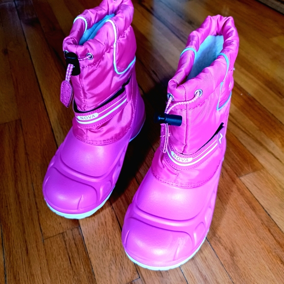 Barbie Pink Winter Snow Boots Nova Girls Weather boots Size 3.5  New - Picture 2 of 6